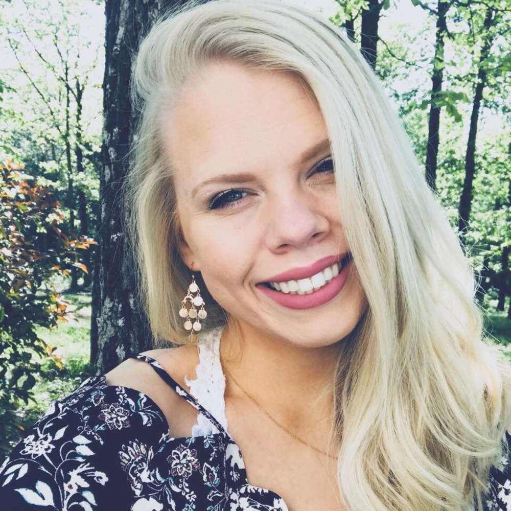 💙Meet your Posher, Erin💙